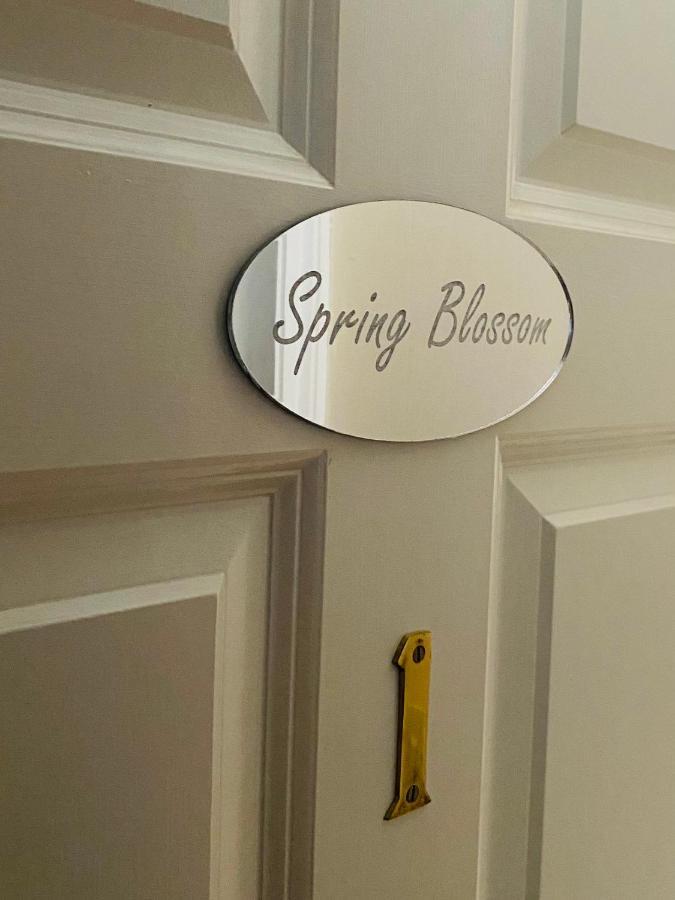 Seasons - Adults Only Bed and breakfast *